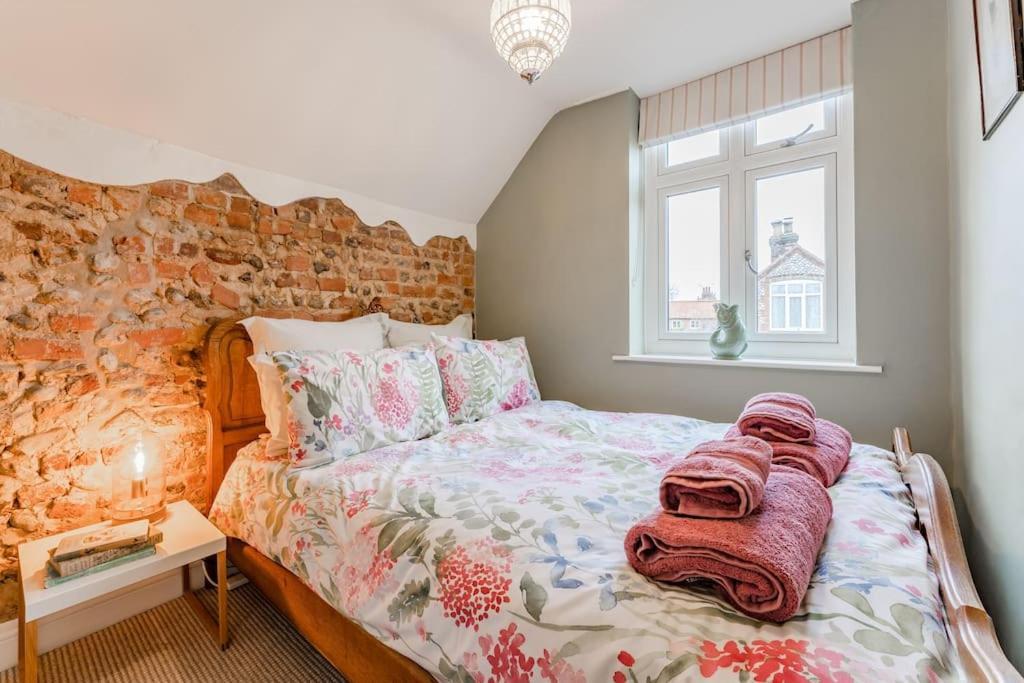 The Doll'S House Villa Holt  Bagian luar foto