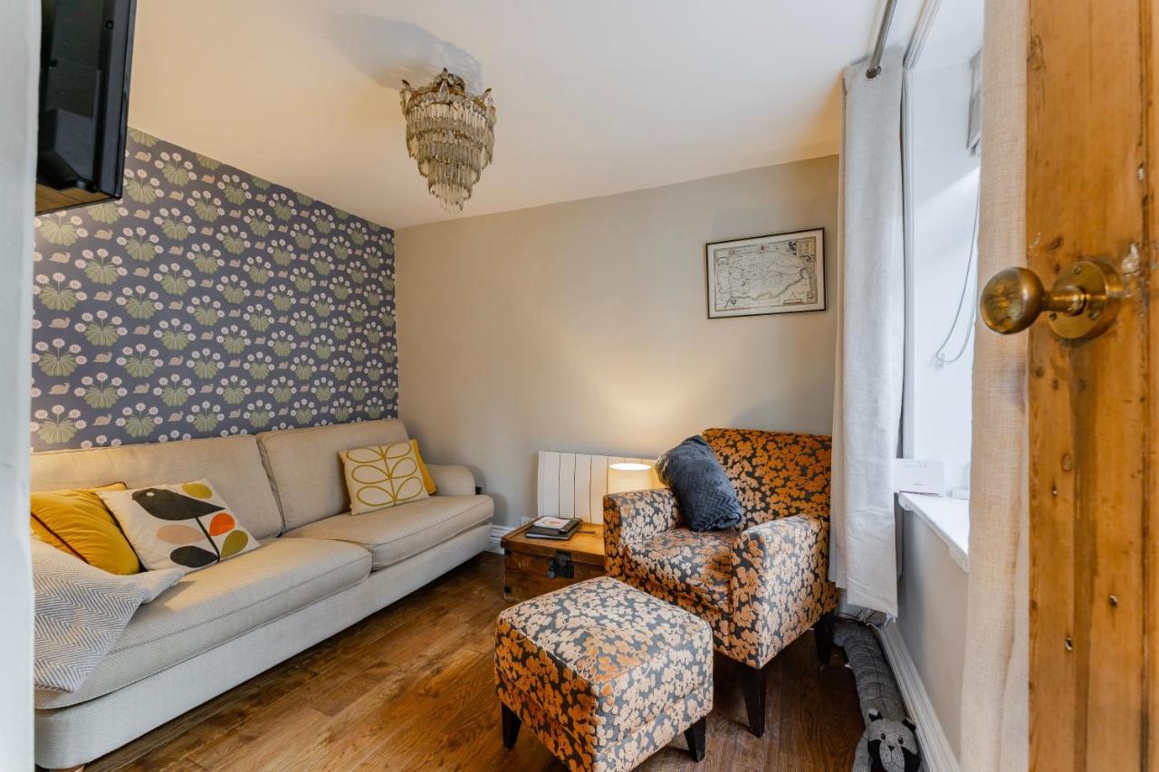 The Doll'S House Villa Holt  Bagian luar foto